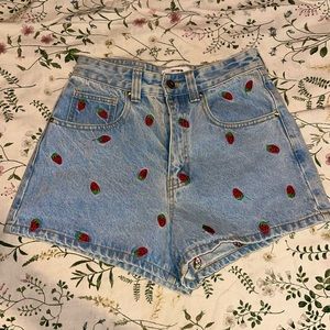 Cotton On High Rise 🍓 Mom Shorts